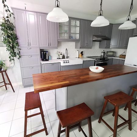 4 Bedroom 3 Washroom Charming Home In Markham With Warm Cozy Vibe Екстер'єр фото