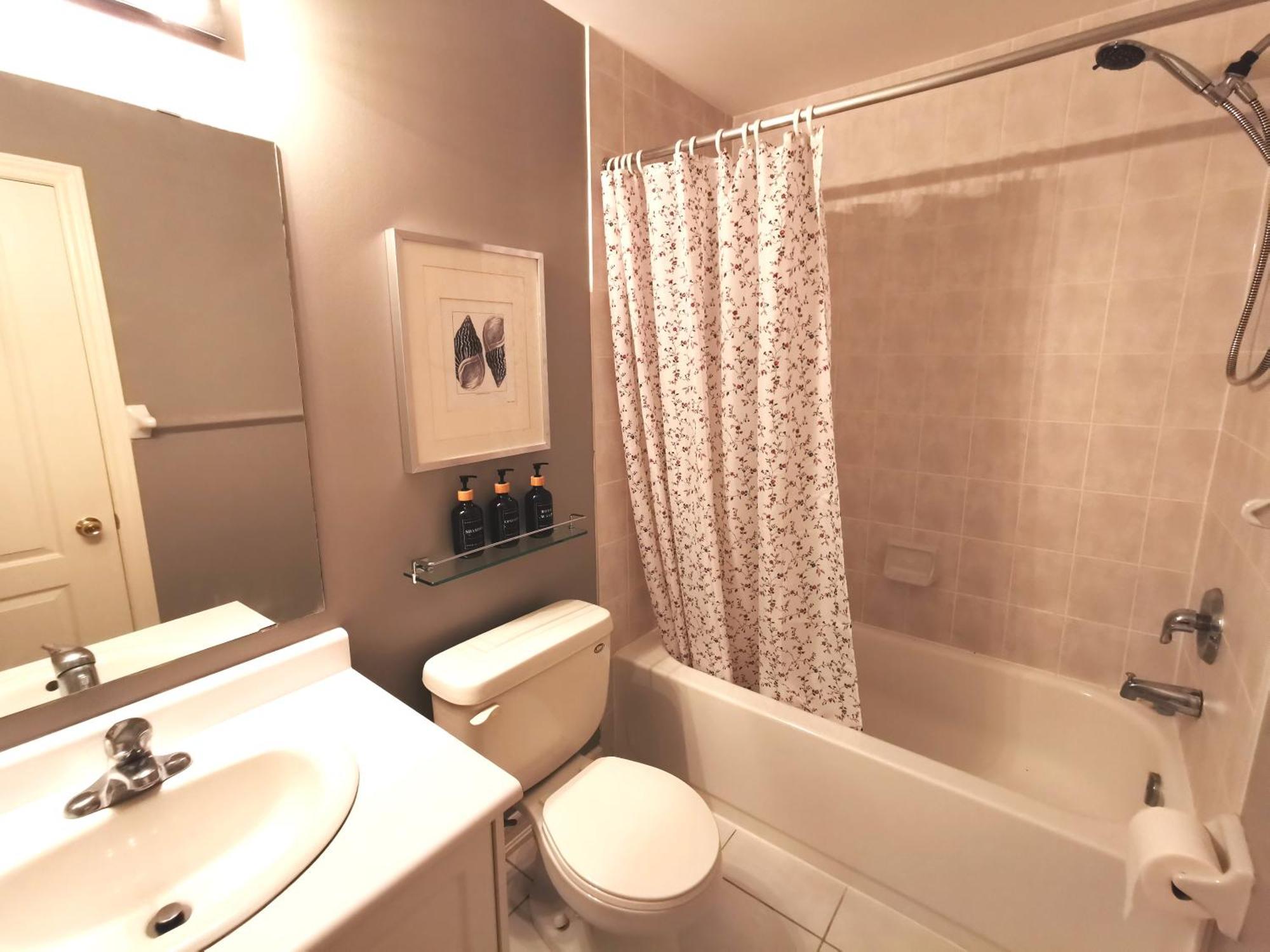 4 Bedroom 3 Washroom Charming Home In Markham With Warm Cozy Vibe Екстер'єр фото