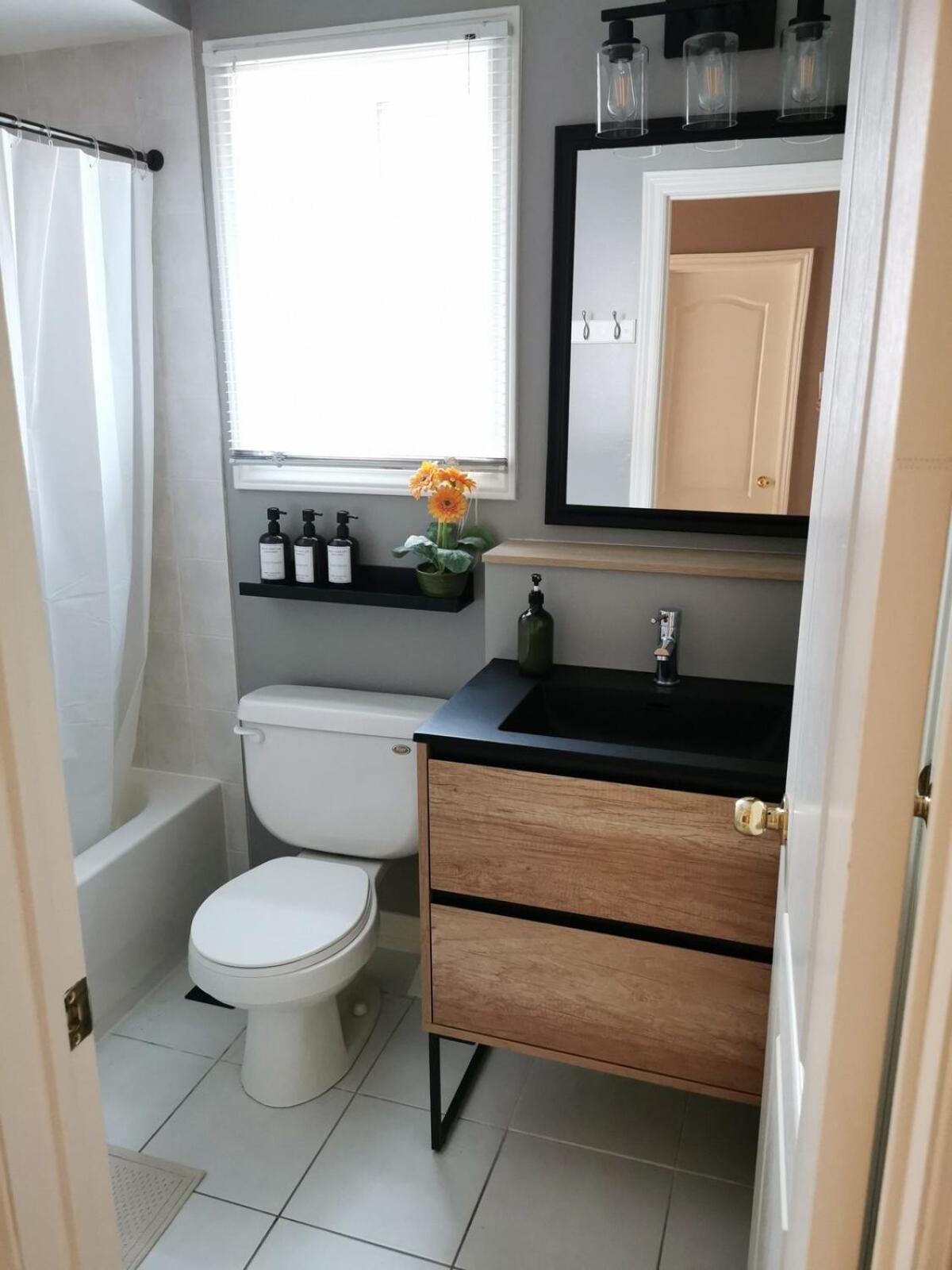 4 Bedroom 3 Washroom Charming Home In Markham With Warm Cozy Vibe Екстер'єр фото